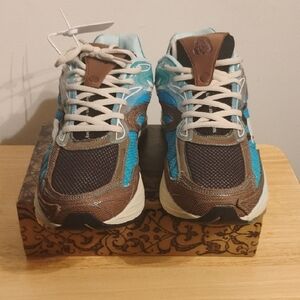 New Men's Saucony Light Blue and Brown Sneakers